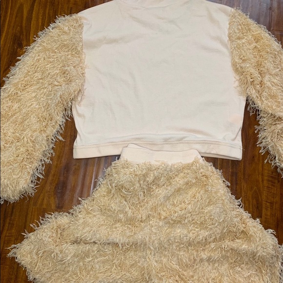 Furry sweater set - Picture 2 of 3